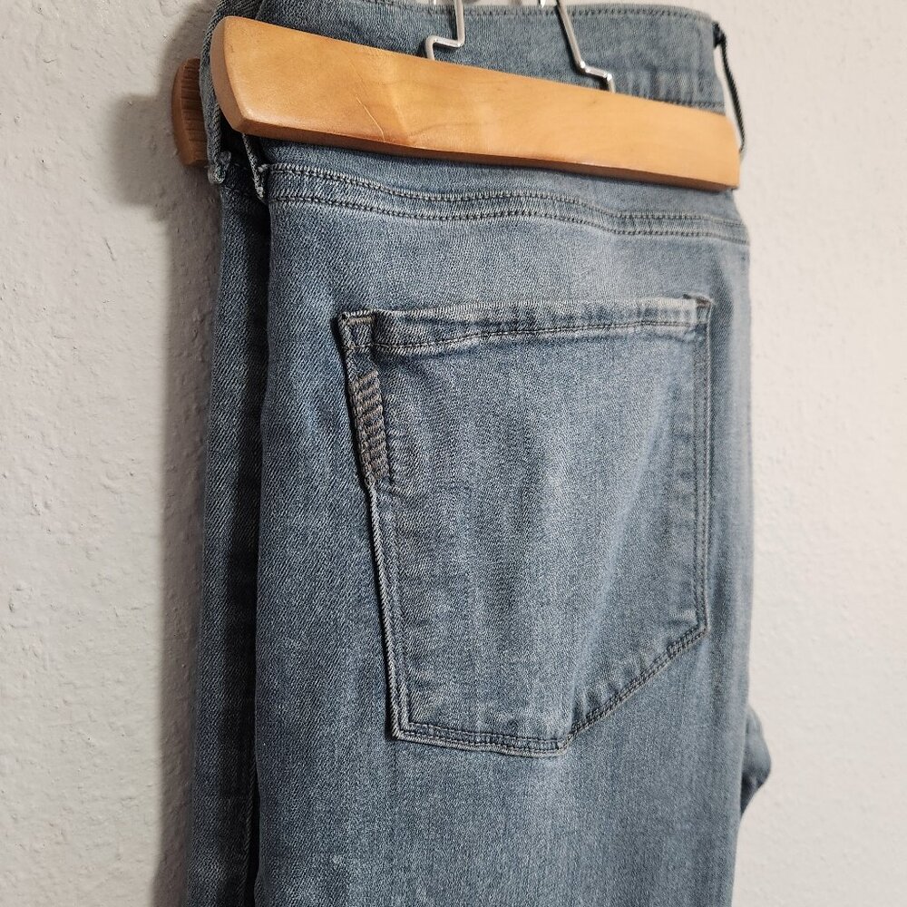 Paige | Light Wash Lennox Straight Leg Jeans 33